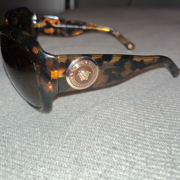 Versace sunglasses - Picture 3 of 5